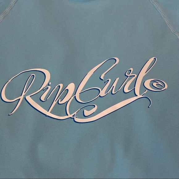 RipCurl long-sleeved fitted rashie 50+UPF stretchy - Picture 4 of 7